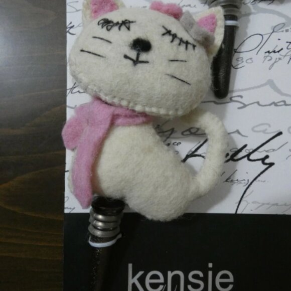 Kensie Home Set of 2 Felt Cat Bottle Wine Stoppers Cute Plush Stuffed Cream Pink - Picture 2 of 4